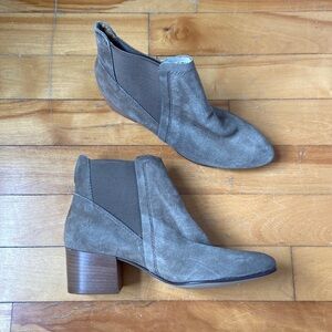 House of Harlow 1960 Genuine Tan Suede Chelsea Boots